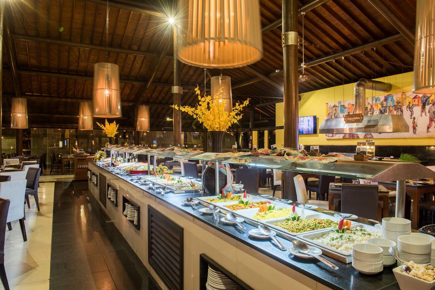 Vila Gale Resort Mares Guarajuba Εξωτερικό φωτογραφία A buffet at a hotel